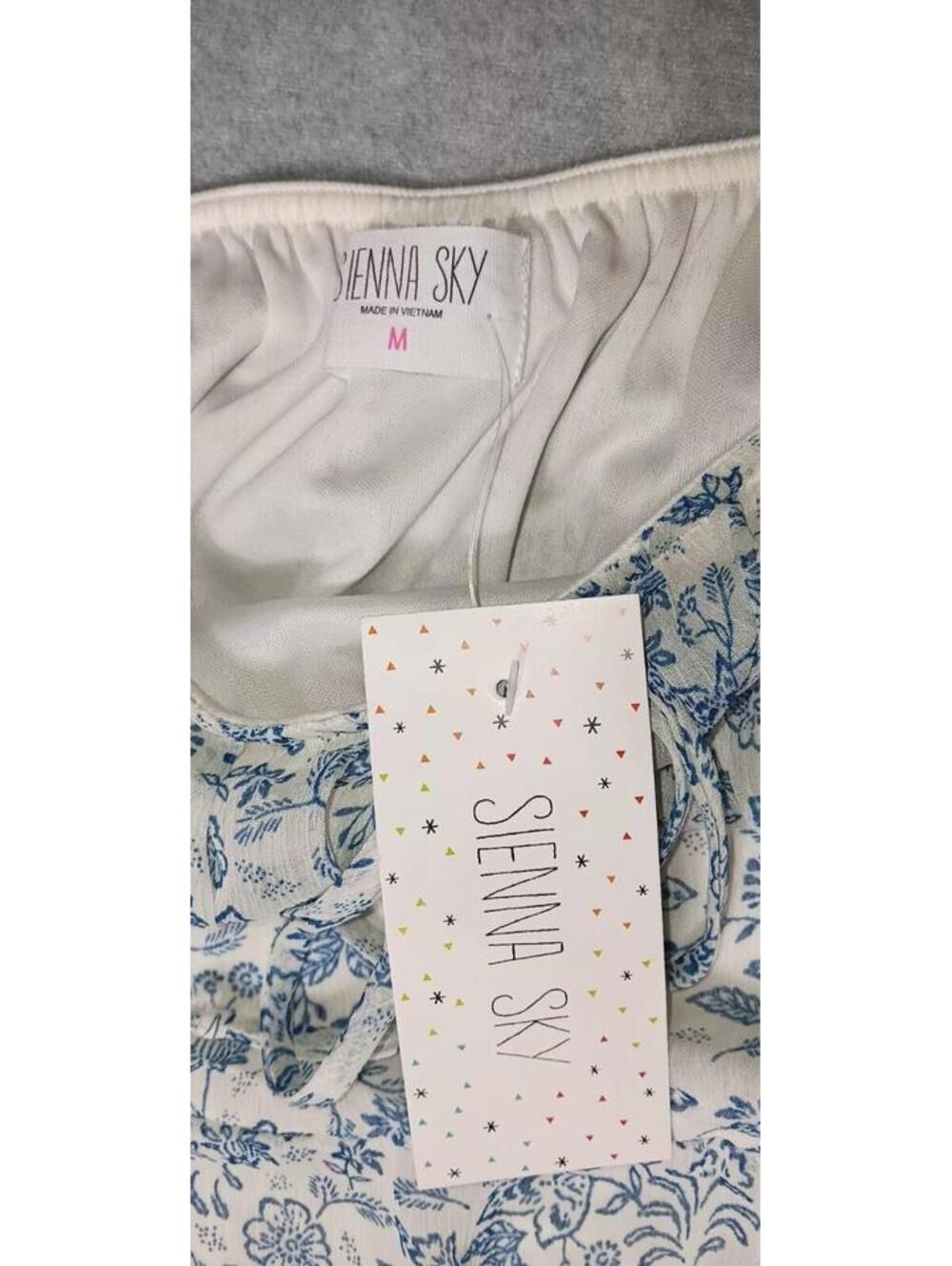 NWT! Sienna Sky Babydoll Milkmaid Dress Womens Size Mesium White And Blue Floral - Picture 2 of 14